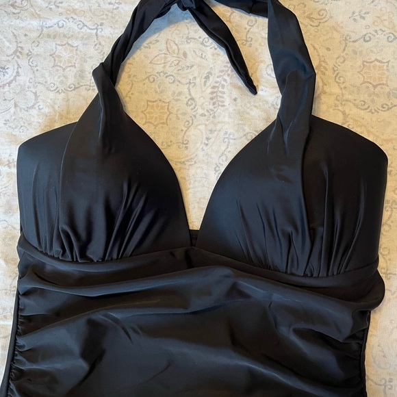 Cupshe Black Halter One Piece Swimsuit with Ruching - Picture 3 of 13